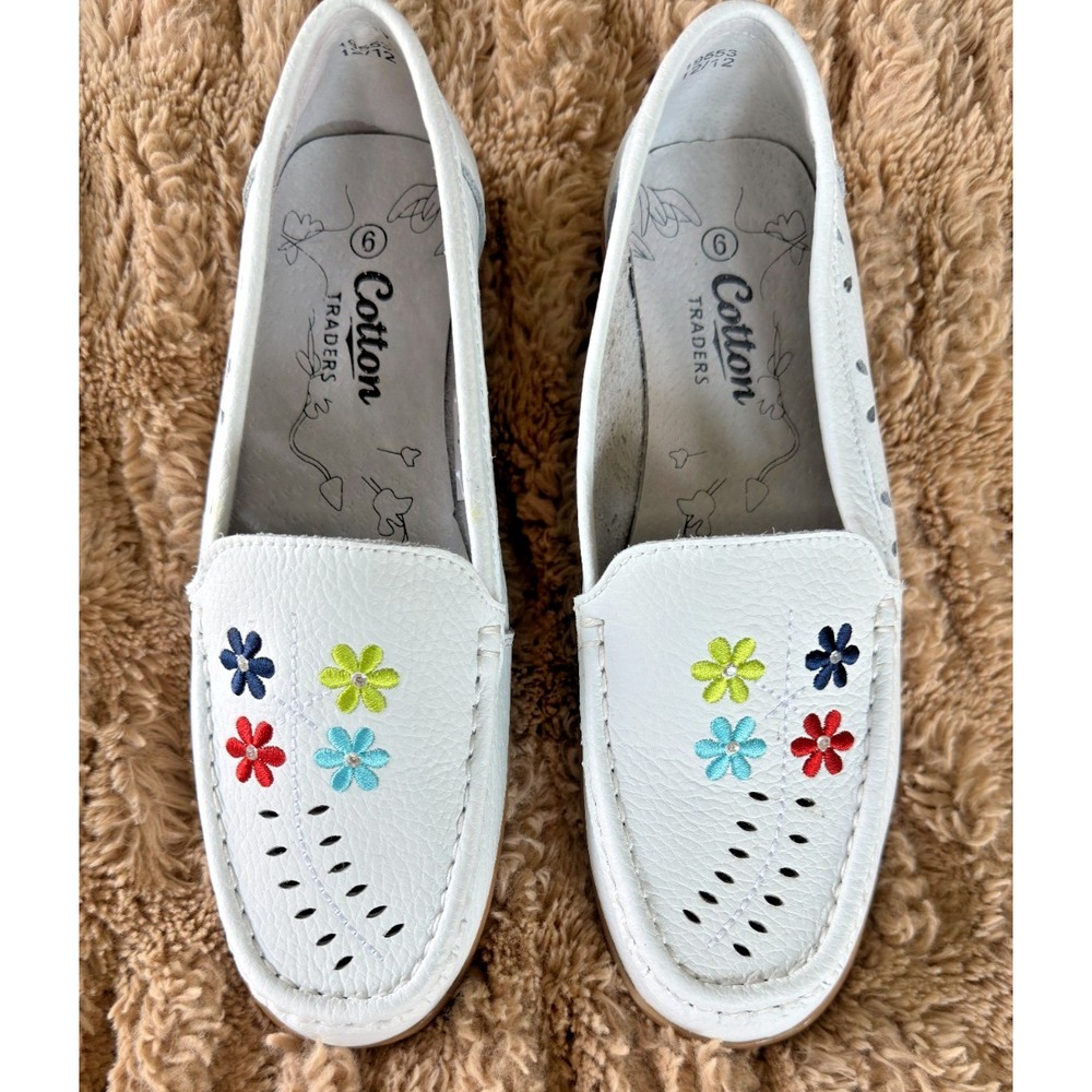 Cotton Traders Womens Leather Embroidered Loafers White Floral UK 6 US 8 Comfort - Picture 3 of 10